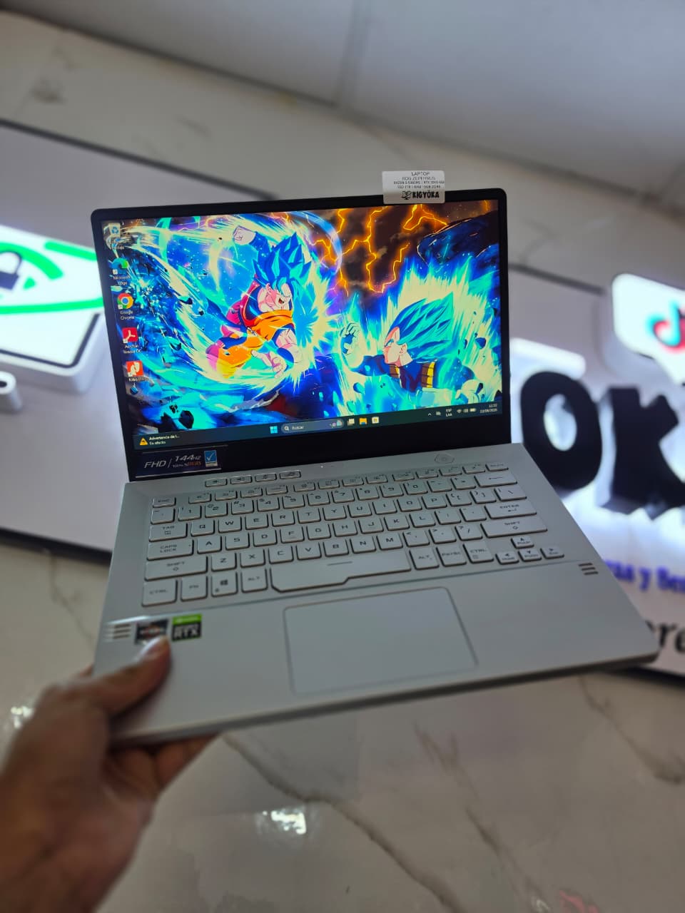 WhatsApp Image 2026-08-22 at 11.23.02 AM LAPTOP GAMER ASUS ROG ZEPHYRUS G14 RYZEN 9 RTX 3060 16GB RAM 1TB SSD BLANCO - Imagen 1