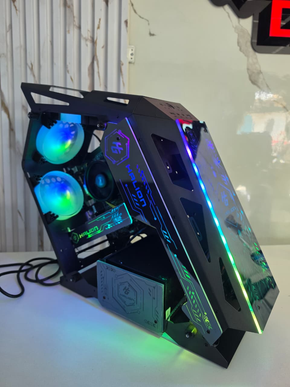 WhatsApp Image 2026-09-29 at 12.51.04 PM (2) PC GAMER AMD RYZEN 7 5600G PLACA GIGABYTE A520M K V2 16GB RAM 512GB SSD CASE HALION ROBOT - Imagen 1