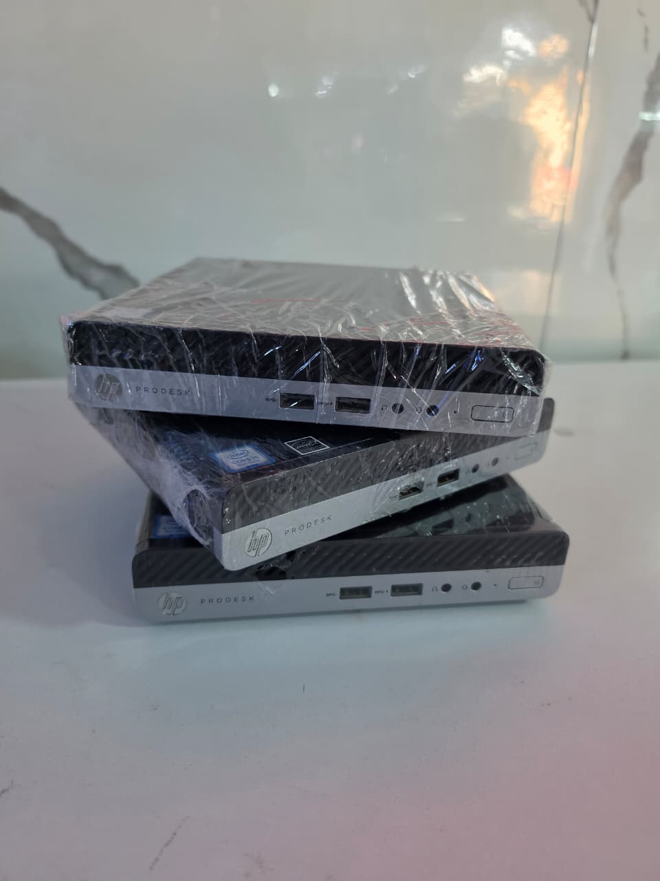 WhatsApp Image 2026-10-01 at 5.17.58 PM (1) MINI PC HP PRODESK 600 G4 INTEL CORE I5 8500T 3.5 GHZ 8GB RAM 256GB SSD WINDOWS 11 - Imagen 1